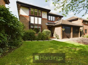 4 bedroom detached house for rent in Clavering Way, Brentwood, Essex, CM13