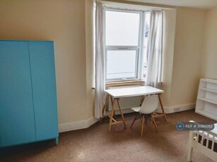 4 bedroom end of terrace house for rent in St. Martins Place, Brighton, BN2