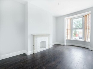 4 bedroom maisonette for rent in Laurel Grove, Penge, London, SE20