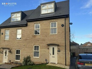 4 Bedroom Semi-detached House For Sale In Pontefract, West Yorkshire