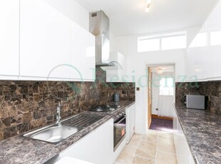 4 bedroom terraced house for rent in Fircroft Road, London, SW17