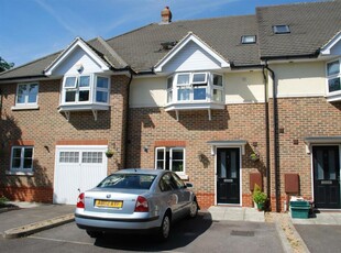 4 bedroom terraced house for rent in Stable Close, Kingston Upon Thames, KT2
