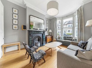 5 bedroom terraced house for rent in Grandison Road, Between the Commons, London, SW11