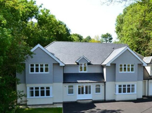 Detached house to rent in Beech Avenue, Effingham, Leatherhead, Surrey KT24