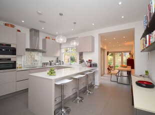 Detached house to rent in Hatfield Road, London W4