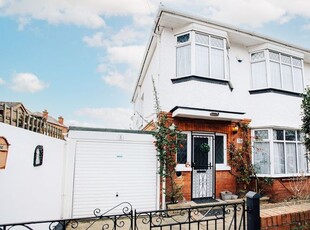 Detached house to rent in Spring Road, Boscombe, Bournemouth BH1