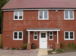Detached house to rent in Wakefords Copse, Church Crookham GU52