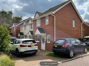 End terrace house to rent in Tizzick Close, Norwich NR5