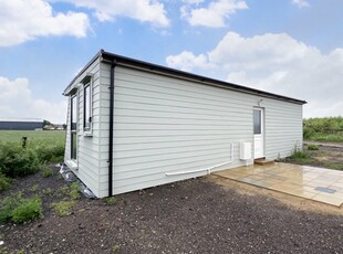 Eriswell Road, Holywell Row, BURY ST. EDMUNDS - 1 bedroom bungalow