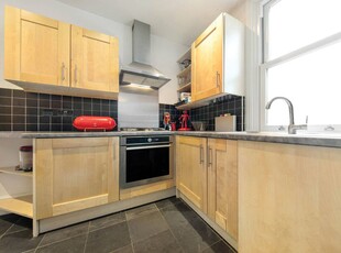 Flat in Tierney Road, Clapham Park, SW2