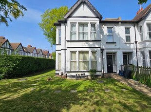 Flat to rent in Anerley Road, Westcliff-On-Sea SS0