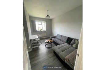 Flat to rent in Becontree Heath, Dagenham RM8