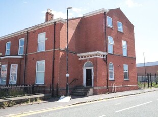 Flat to rent in Chester Road, Old Trafford, Manchester M16