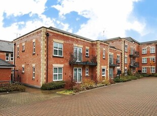 Flat to rent in Compass House, Reading RG1