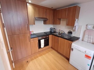 Flat to rent in Crwys Road, Cathays, Cardiff CF24