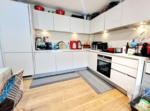 Flat to rent in East Barnet Road, Barnet EN4