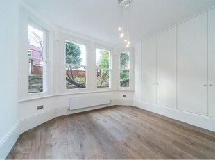 Flat to rent in Frognal, Hampstead NW3