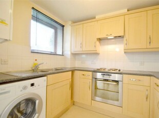 Flat to rent in Harry Close, Croydon CR0