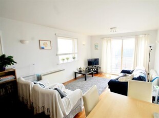 Flat to rent in Henke Court, Schooner Way, Cardiff Bay, Cardiff CF10