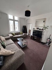 Flat to rent in Holland Road, Hove BN3