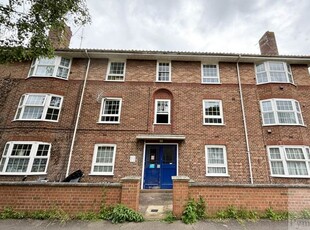 Flat to rent in Magdalen Close, Norwich NR3