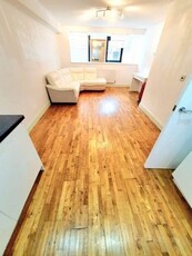 Flat to rent in Snakes Lane East, Woodford Green IG8