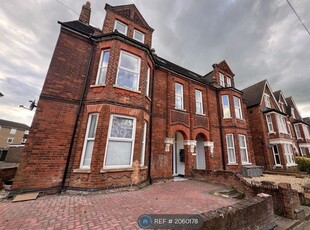 Flat to rent in St Michaels Road, Bedford MK40