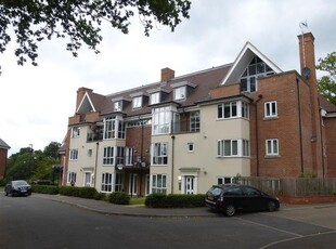 Flat to rent in Stone Court, Maidenbower, Crawley RH10