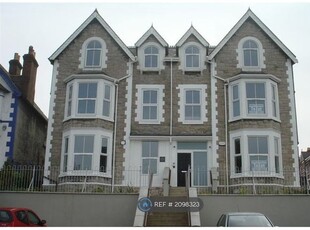 Flat to rent in The Grosvenor, Colwyn Bay LL29