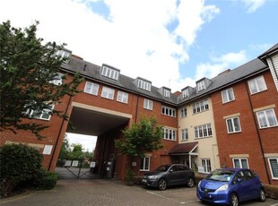 Flat to rent in The Meads, Ongar Road CM15