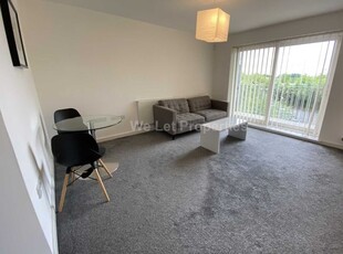 Flat to rent in The Waterfront, Sportcity M11