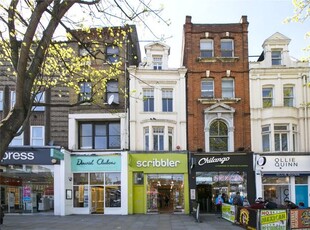 Flat to rent in Upper Street, Islington, London N1