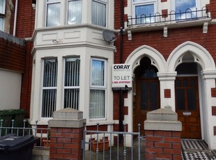 Flat to rent in Whitchurch Road, Cardiff CF14