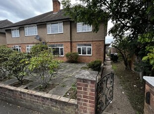 Maisonette to rent in Whippendell Road, Watford WD18