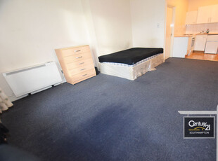 |Ref: R154453|, Portswood Road, Southampton, SO17 2TD