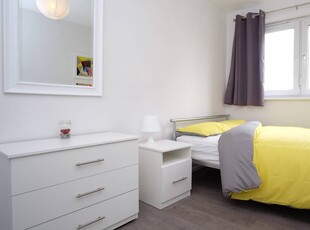 Room in 4-Bedroom Apartment in Bethnal Green