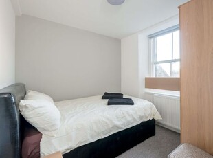 Room to rent in Hunter Square, Edinburgh EH1