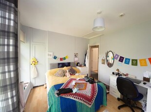 Room to rent in Raymond Terrace, Treforest, Pontypridd CF37