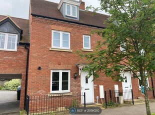 Semi-detached house to rent in Needlepin Way, Buckingham MK18