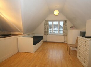Studio flat for rent in Great North Road, Highgate, N6