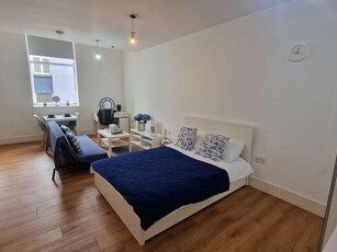 Studio flat for rent in Town Hall, Bexley Square, Salford, Manchester, M3
