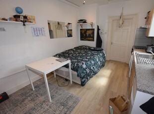 Studio to rent in High Street, High Barnet, Barnet EN5