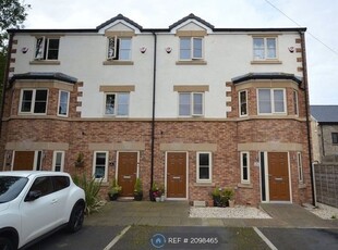 Terraced house to rent in The Oaks, Wakefield WF2