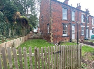 Terraced house to rent in Walker Place, Churwell, Morley, Leeds LS27