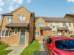 Terraced house to rent in West Highland Road, Swindon SN25