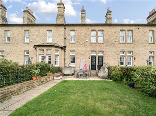 Town house for sale in 4 Grassington Mews, Clifford Drive, Menston, Ilkley, West Yorkshire LS29