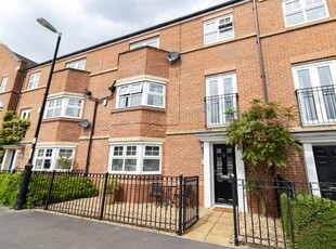 Town house for sale in Featherstone Grove, Gosforth, Newcastle Upon Tyne NE3