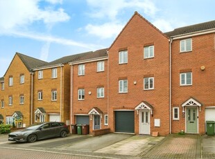 Town house for sale in Springfield Close, Wakefield WF3
