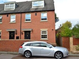 Town house to rent in Bretton Close, Brierley, Barnsley S72