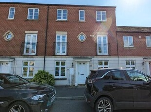 Town house to rent in Wenlock Drive, Nottingham NG2